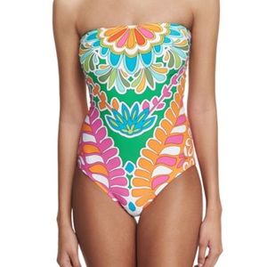 Trina Turk size 6 Tamarindo bright print on white background.NWOT